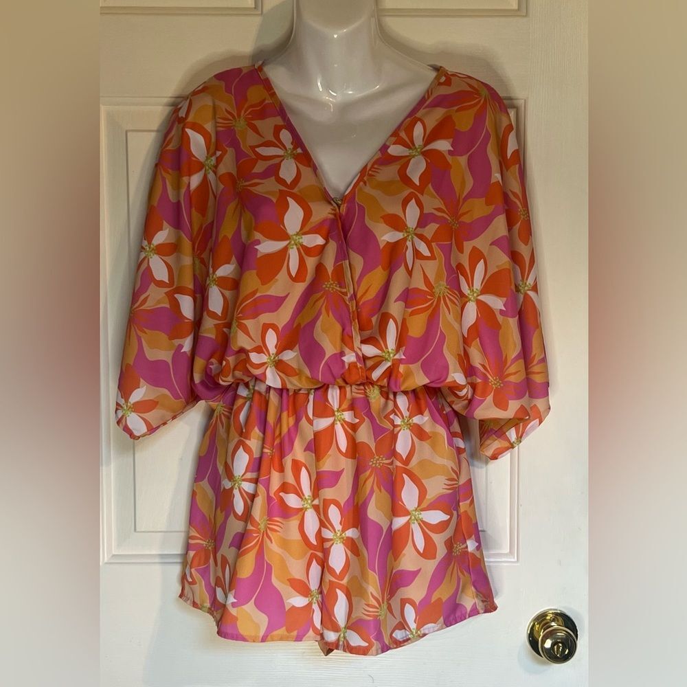 Pink Lily Floral Romper in Pink and Orange Sz Small